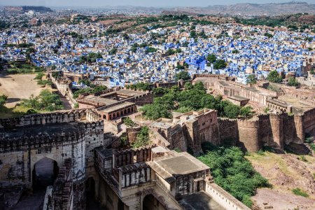 Foto de La hermosa ciudad de Jodhpur a menudo se refiere como la "Ciudad Azul" tomada de Fort Mehrangarh en Rajastán India, Asia del Sur - Imagen libre de derechos