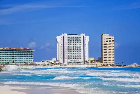 Téléchargez les photos : Les eaux turquoise et les plages de sable blanc de Cancun sur la péninsule du Yucatan dans le Quintana Roo Mexique, Amérique du Nord - en image libre de droit