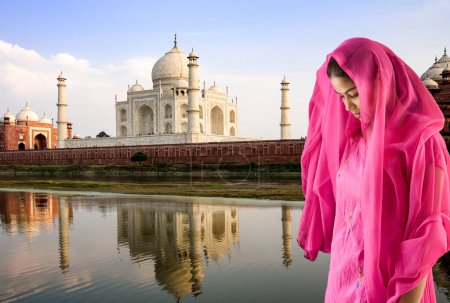Téléchargez les photos : Le célèbre Taj Mahal. Le Taj Mahal est un mausolée situé à Agra, en Inde. Asie du Sud - en image libre de droit