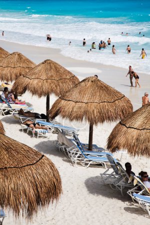 Téléchargez les photos : Les eaux turquoise et les plages de sable blanc de Cancun sur la péninsule du Yucatan dans le Quintana Roo Mexique - en image libre de droit