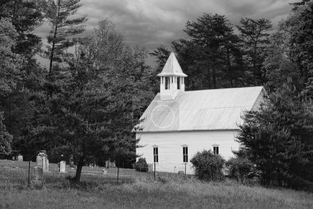 Foto de Bellas Artes en Blanco y Negro Fotografía de Pioneer Methodist Church en Cades Cove, Great Smoky Mountains National Park, Tennessee, EE.UU. - Imagen libre de derechos