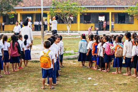 Téléchargez les photos : Des écoliers à l'école secondaire Roesey Chroy près de Phnom Penh au Cambodge, en Asie du Sud-Est - en image libre de droit
