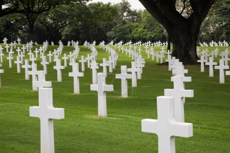 Foto de Manila American Cemetery and Memorial, donde están enterrados miembros de las fuerzas armadas estadounidenses y filipinas que murieron en Filipinas durante la Segunda Guerra Mundial. Situado en Metro Manila, Filipinas, Sudeste Asiático - Imagen libre de derechos