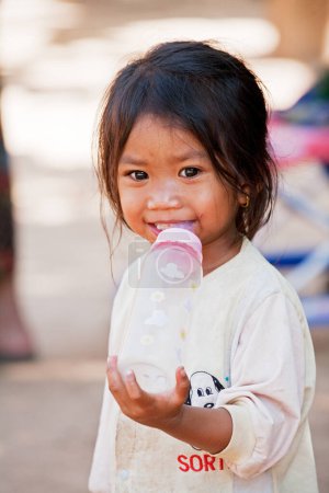 Foto de Uno de los muchos rostros de los niños de Camboya rural, sudeste asiático - Imagen libre de derechos
