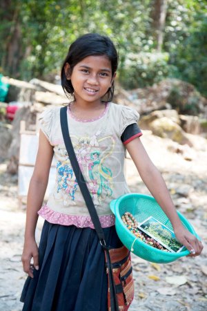 Téléchargez les photos : L'un des nombreux visages des enfants du Cambodge rural, Asie du Sud-Est - en image libre de droit