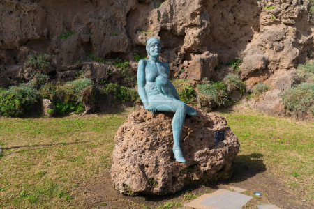 Foto de Estatua en el paseo marítimo entre La Carihuela y Torremolinos, España, Costa Del Sol jueves 23 febrero 2023 - Imagen libre de derechos