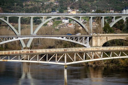 Foto de Ourense, España 03 13 2023: Puentes sobre el río Minho en la ciudad de Ourense - Imagen libre de derechos