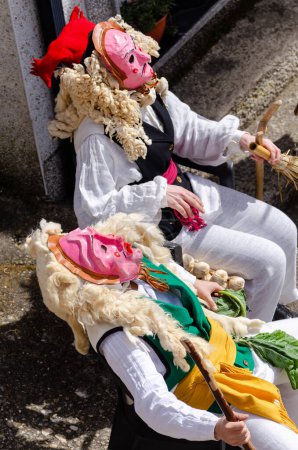 Téléchargez les photos : Masque traditionnel de carnaval de la municipalité de Vigo : os Merdeiros. Pontevedra, Galice. Espagne - en image libre de droit
