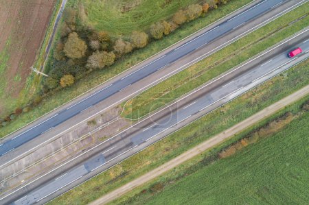 zenithal vue aérienne avec drone d'une autoroute