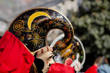 Xinzo de Limia, Spanien 02 13 2023 Pantalla die traditionelle Karnevalsmaske. Einer der beliebtesten Karnevals in Galicien, Entroido de Xinzo de Limia.