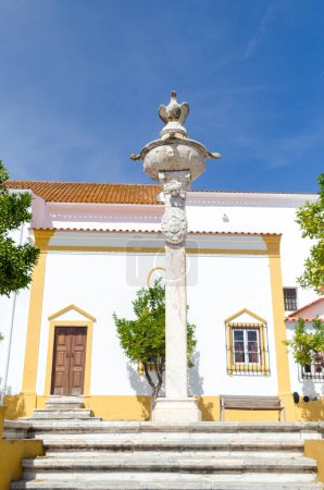 Pranger der mittelalterlichen Stadt Avis, Portugal. Region Alentejo