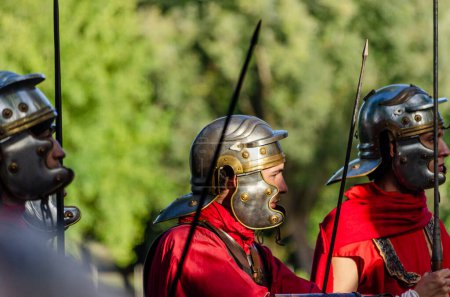 Téléchargez les photos : Chaves, Portugal 08-18-2023 : Les légionnaires romains au festival de reconstitution historique : Festa dos Povos - en image libre de droit