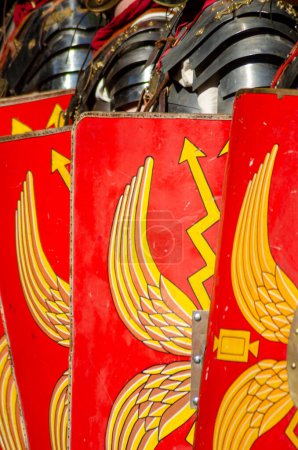 Téléchargez les photos : Légionnaires romains dans un festival de reconstitution historique - en image libre de droit