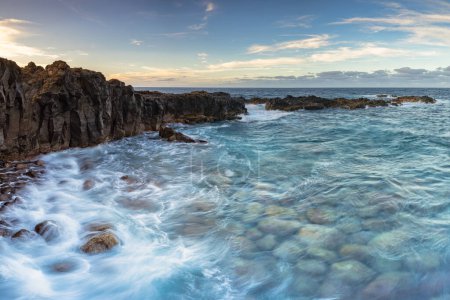 Téléchargez les photos : Formations rocheuses dans l'océan Atlantique aux îles Canaries, Espagne
. - en image libre de droit