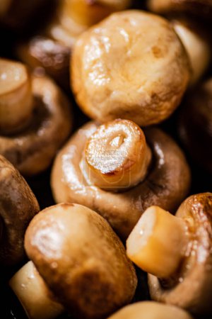 Téléchargez les photos : Fragrant fried mushrooms. Macro background. The texture of mushrooms. High quality photo - en image libre de droit