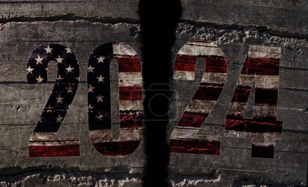 2024 Texto de la bandera estadounidense sobre fondo texturizado de piedra fracturada, concepto de elección estadounidense