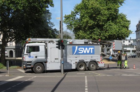 Photo for TRIER, GERMANY - AUGUST 08, 2022: sewage truck lorry waste collection vehicle - Royalty Free Image
