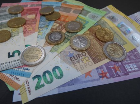 Billetes y monedas en euros moneda de la Unión Europea