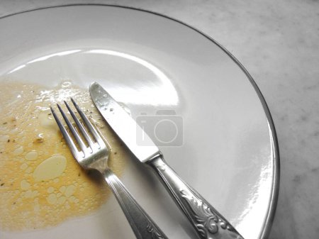Foto de Plato vacío con restos de comida - Imagen libre de derechos