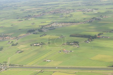 Foto de Hermosa fotografía aérea verde de los Países Bajos vista desde un avión en un día soleado - Imagen libre de derechos