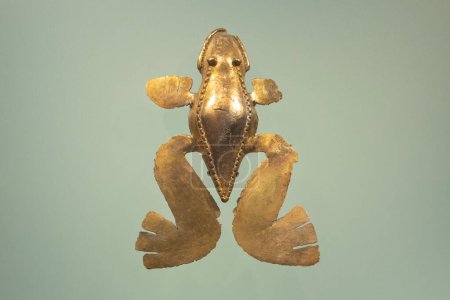 Photo for Closeup to an ancient golden frog piece at bogota golden museum - Royalty Free Image