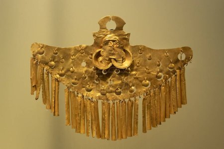 Foto de Yotoco pre columbus cultura pectoral dorada en museo dorado colombiano - Imagen libre de derechos