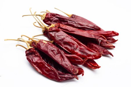 Foto de Hot red dried chili peppers - Imagen libre de derechos