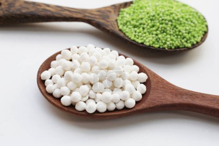 Foto de Grandes perlas de tapioca, semillas de sagú - Imagen libre de derechos