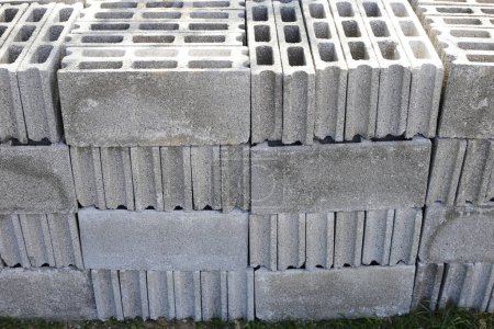Téléchargez les photos : Pile de briques de ciment, blocs de ciment - en image libre de droit