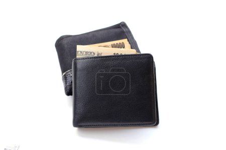Foto de Billetera negra con billetes de diez mil yenes, billetes de yen japoneses - Imagen libre de derechos