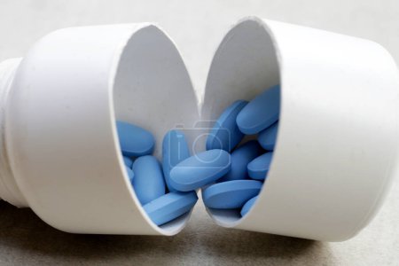 Präexpositions-Prophylaxe (oder PrEP) ist ein Medikament, das eingenommen wird, um eine HIV-Infektion zu verhindern