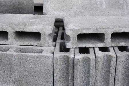 Pile de briques de ciment, blocs de ciment