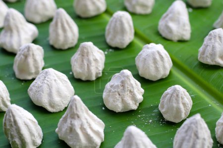Relleno de arcilla blanca, tiza suave preparada. Tradición tailandesa, Festival de Songkran