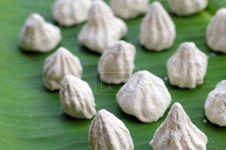 Füllstoff aus weißer Tonerde, weich präparierte Kreide. Thailändische Tradition, Songkran Festival