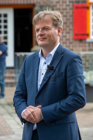 Téléchargez les photos : ENSCHEDE, PAYS-BAS - 05 JUL 2020 : L'homme politique néerlandais Pieter Omtzigt est l'homme politique le plus populaire à la Chambre des représentants. - en image libre de droit