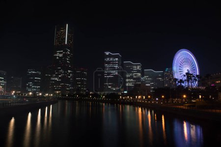 Téléchargez les photos : Yokohama skyline la nuit - en image libre de droit