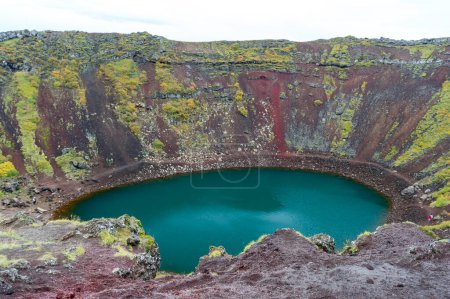 Téléchargez les photos : Vue sur le lac volcanique Kerid en Islande - en image libre de droit