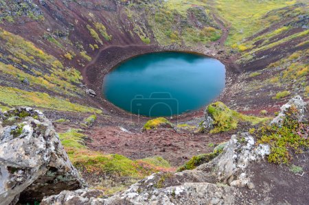 Téléchargez les photos : Vue sur le lac volcanique Kerid en Islande - en image libre de droit
