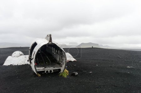 Téléchargez les photos : L'épave de l'avion Solheimasandur - en image libre de droit