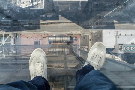 Téléchargez les photos : Vue spectaculaire depuis le balcon en verre au sommet de la tour Willis - en image libre de droit