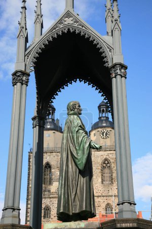 Foto de Estatua de Philipp Melanchthon colaborador con Martin Luther en el mercado en Wittenberg, Alemania - Imagen libre de derechos
