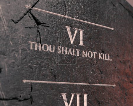 Téléchargez les photos : Vue du sixième commandement gravé dans une tablette de pierre fissurée sur un fond isolé - rendu 3D - en image libre de droit