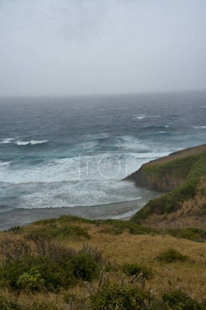 Téléchargez les photos : Mer orageuse le long de l'île de Sainte Croix dans les îles Vierges - en image libre de droit