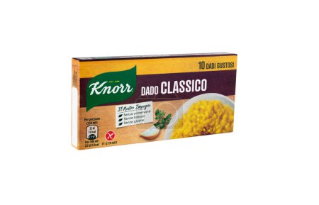 Téléchargez les photos : Naples - Italie - 23 février 2023 : paquet de 10 cubes de bouillon de légumes de marque Knorr - en image libre de droit