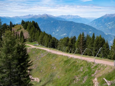 Téléchargez les photos : Vue panoramique sur les montagnes du Tyrol du Sud - en image libre de droit