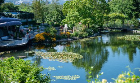 Téléchargez les photos : Merano, Italie - 11 août 2023 : Vue des jardins Trauttmansdorff à Merano-Sud Tyrol - Italie - en image libre de droit
