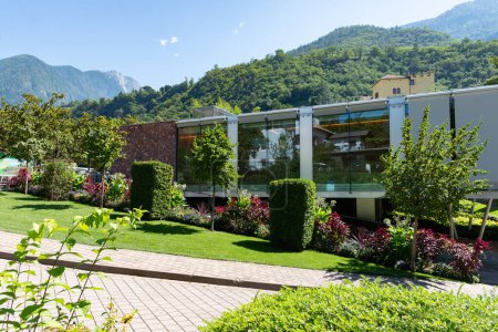 Téléchargez les photos : Merano, Italie - 11 août 2023 : Vue des jardins Trauttmansdorff à Merano-Sud Tyrol - Italie - en image libre de droit