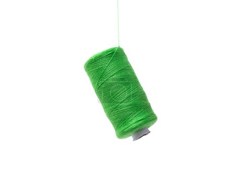 Téléchargez les photos : Bobines de coton à coudre vert flottant - en image libre de droit