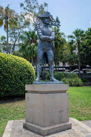 Téléchargez les photos : Statue du vice-amiral William Bligh - gouverneur de la NSW Australie et capitaine du HMS Bounty au port de Sydney, Sydney, Australie, le 9 décembre 2022 - en image libre de droit