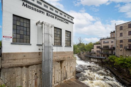 Téléchargez les photos : Production d'énergie hydroélectrique sur le fleuve Mississippi à Almonte, Ontario, Canada le 24 mai 2023 - en image libre de droit
